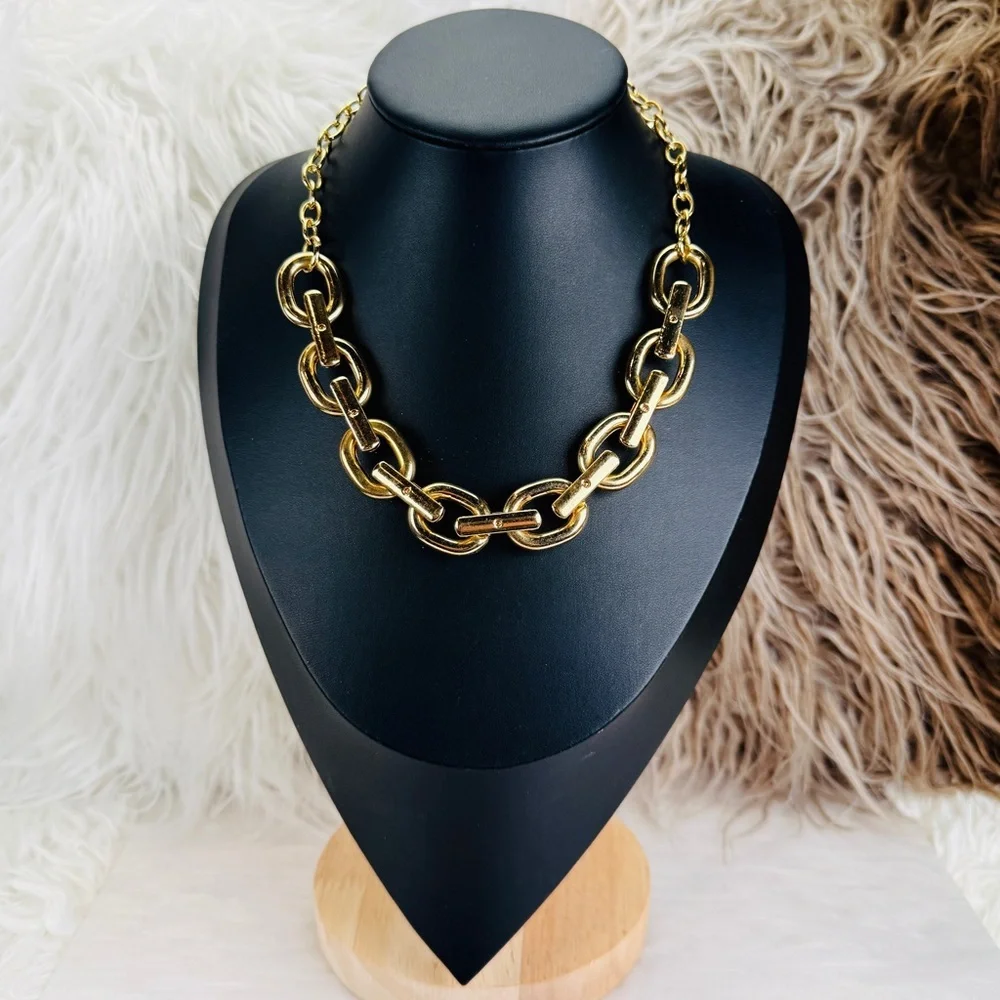 Vintage aged goldtone chunky medium/light weight chain necklace
